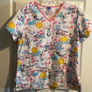Disney Olaf scrub top. Sz M